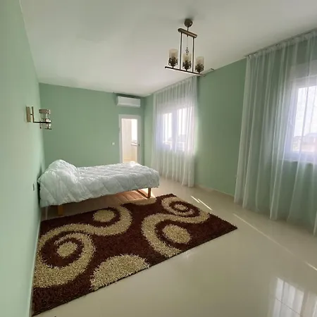 Four-bedroom By The Sea Lejlighed *