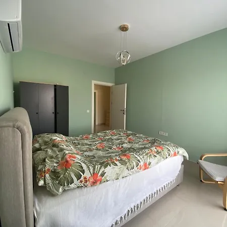 Four-bedroom By The Sea Apartment
