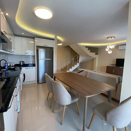 Four-bedroom By The Sea דירה *